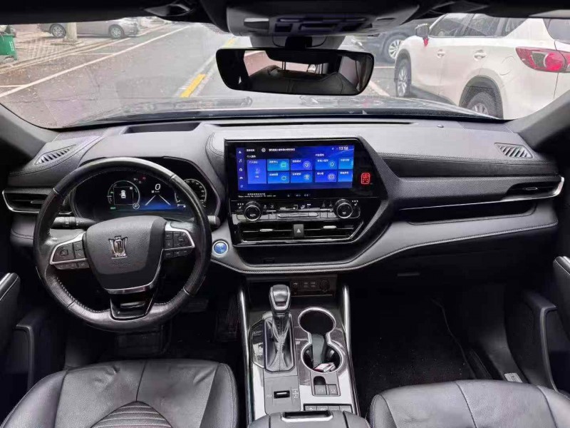 岳阳22年丰田皇冠5