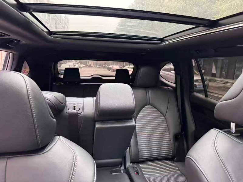 岳阳22年丰田皇冠6