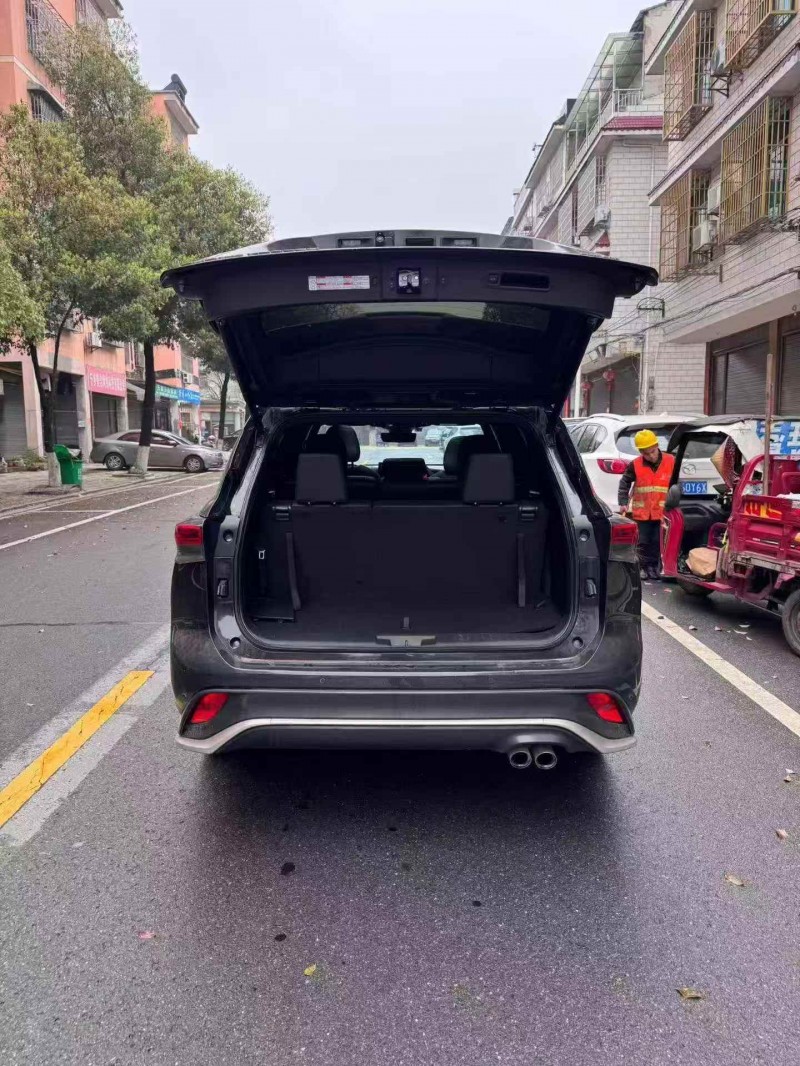 岳阳22年丰田皇冠8