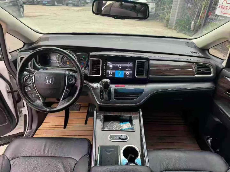 襄阳19年本田艾力绅3