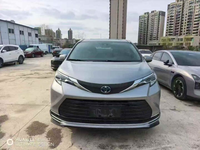 枣庄24年丰田塞纳1