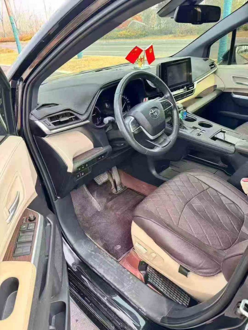 枣庄22年丰田塞纳4