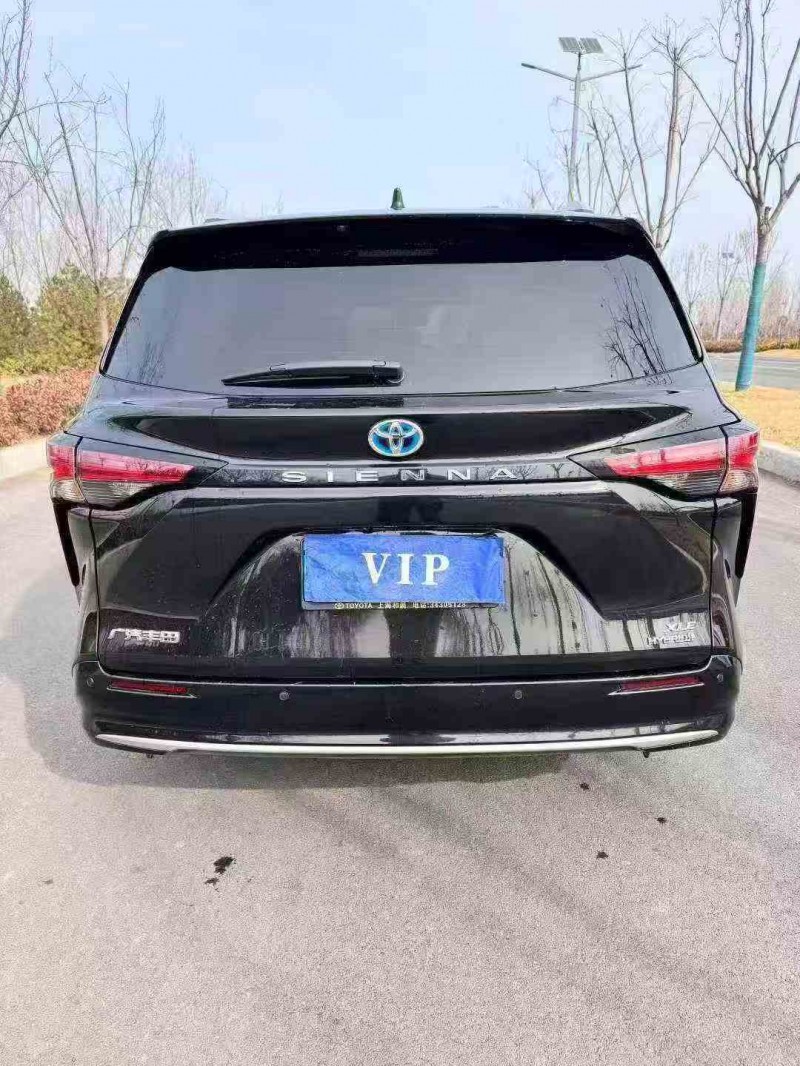 枣庄22年丰田塞纳7