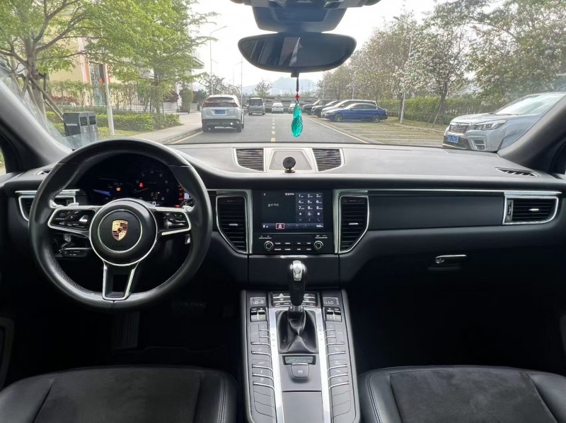 中山18年保时捷Macan7