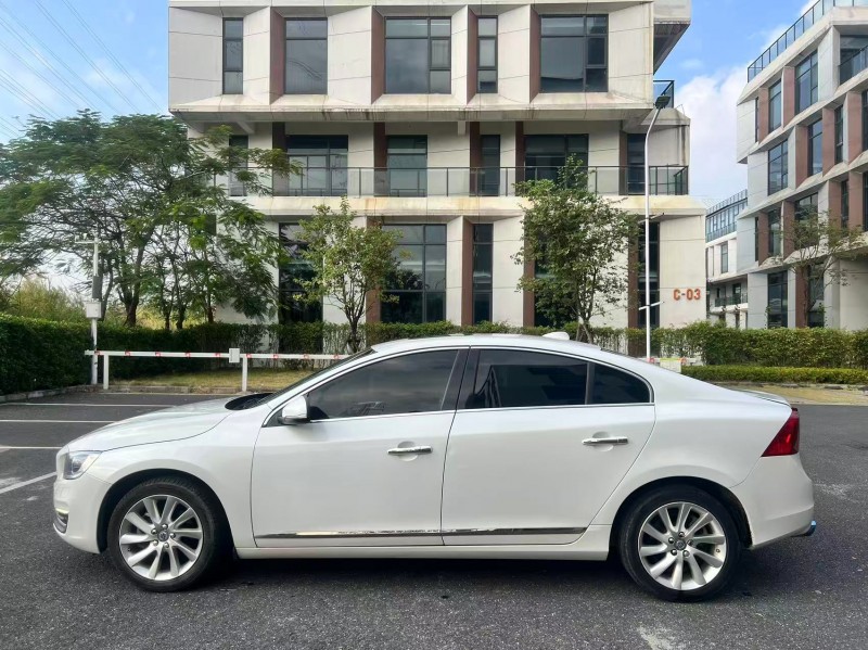 清远16年沃尔沃S60L4
