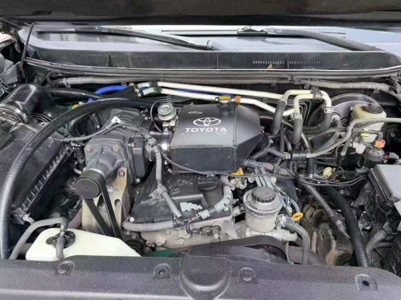 青岛12年丰田普拉多4