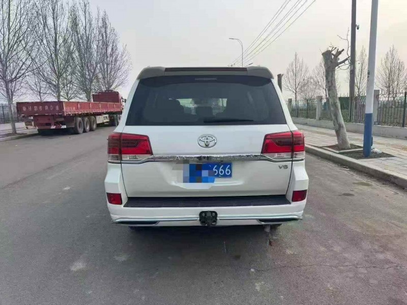 枣庄17年丰田兰德酷路泽9