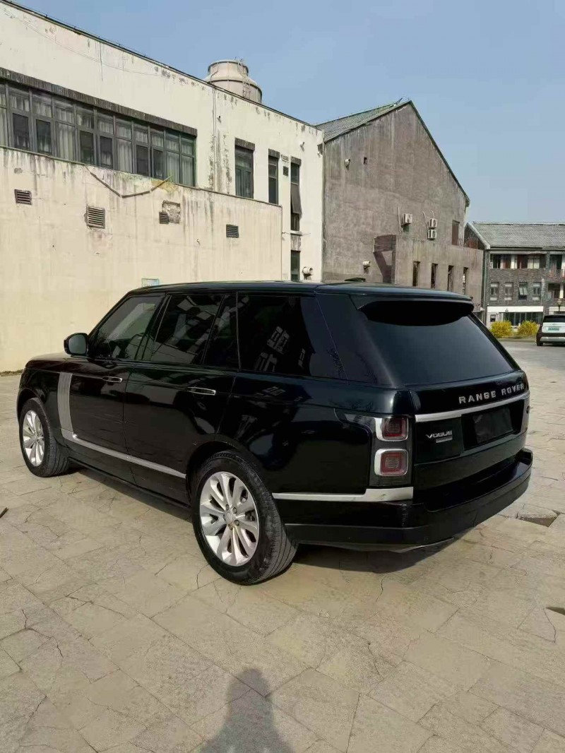 濟寧14年路虎攬勝行政9