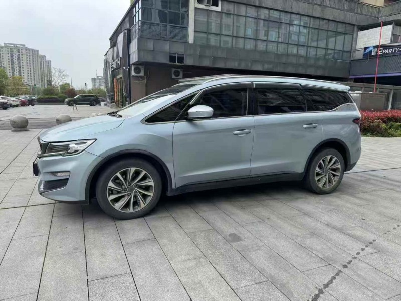 东营19年吉利嘉际3