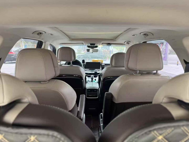 东营19年吉利嘉际7