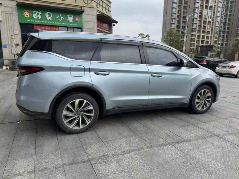 东营19年吉利嘉际8