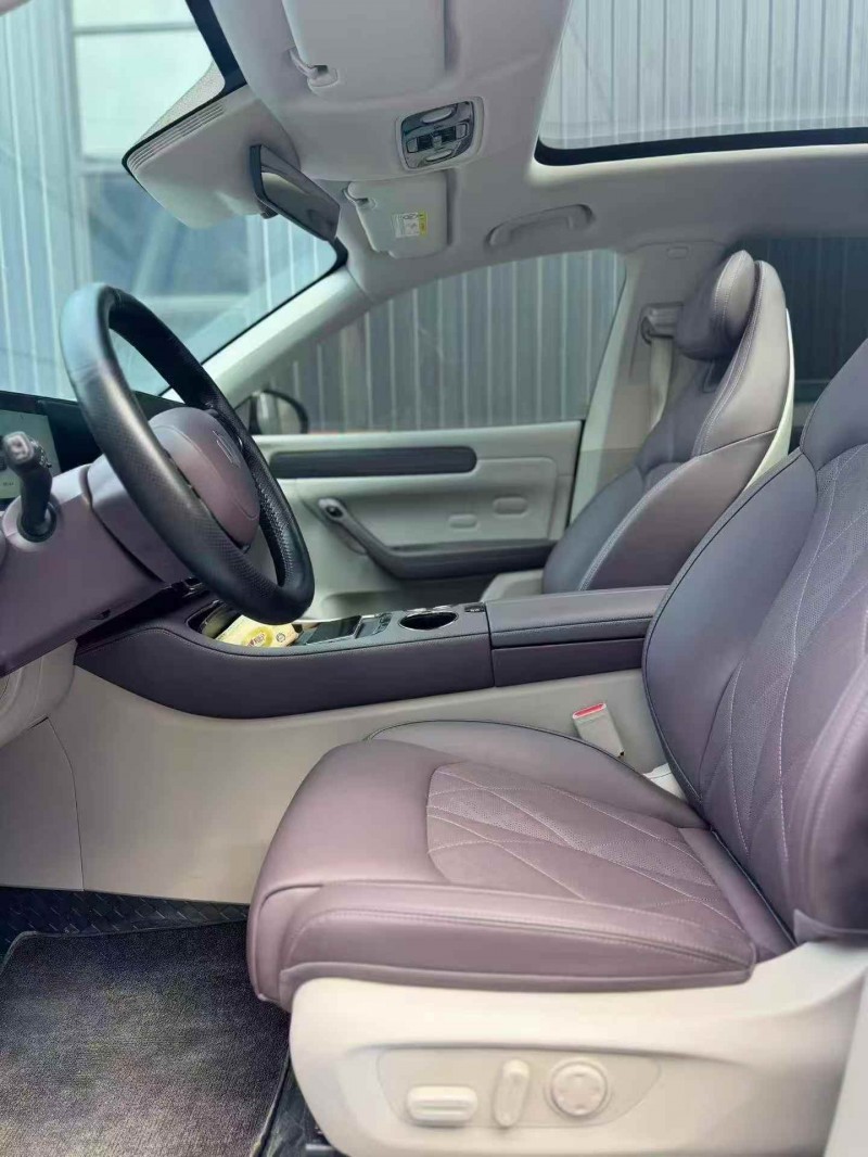 延安25年零跑汽车C115