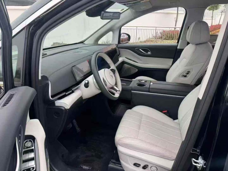 宜昌25年岚图汽车梦想家4