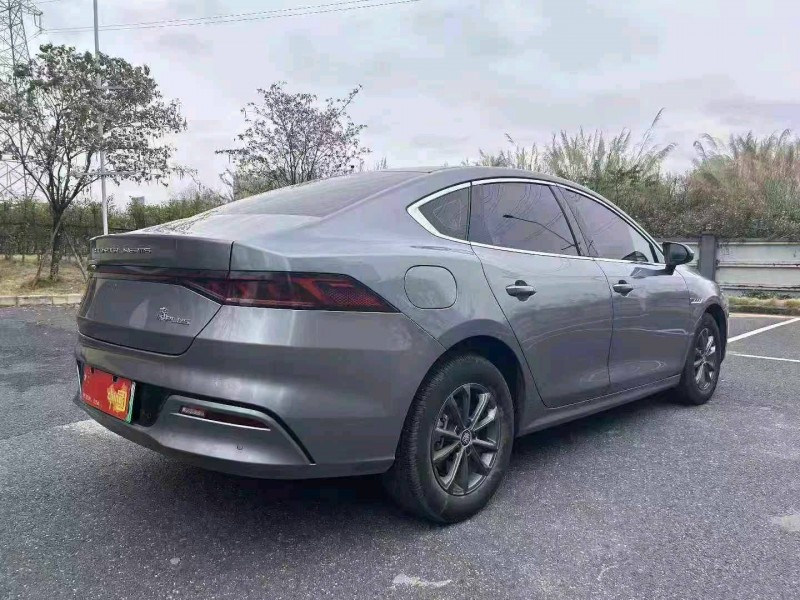 广州23年比亚迪秦8