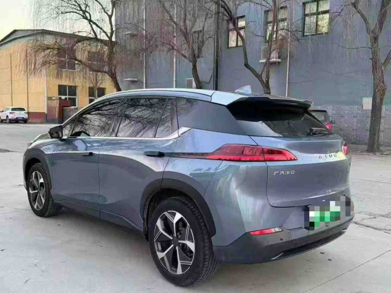 保定25年传祺埃安V4