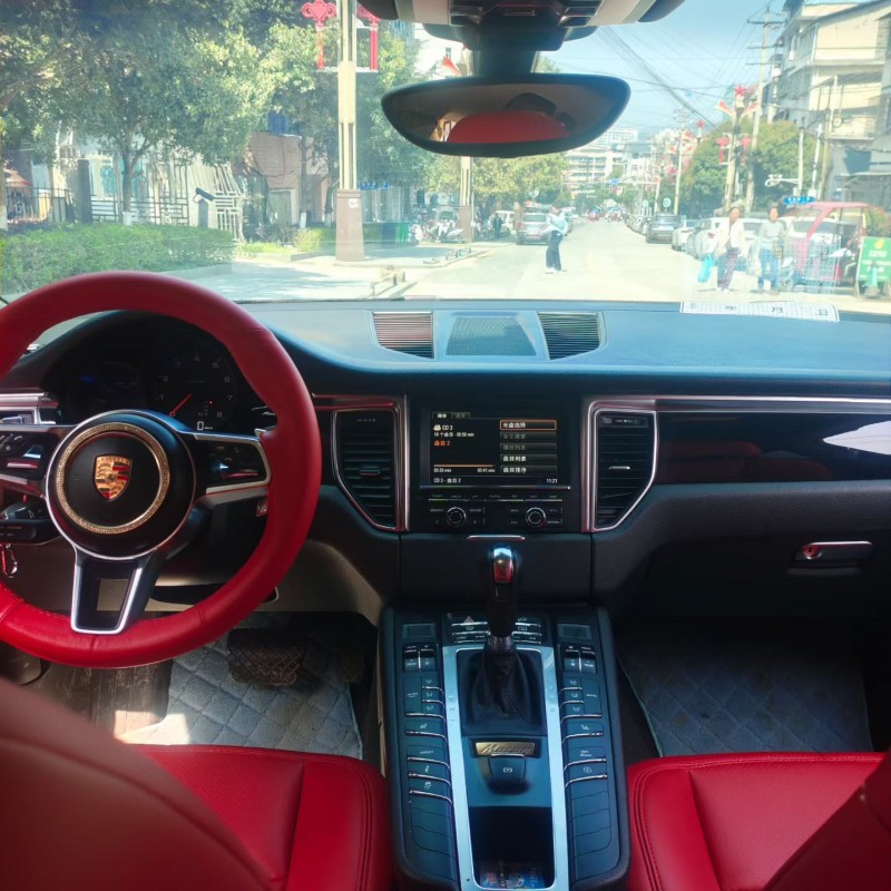 黔东南15年保时捷Macan5