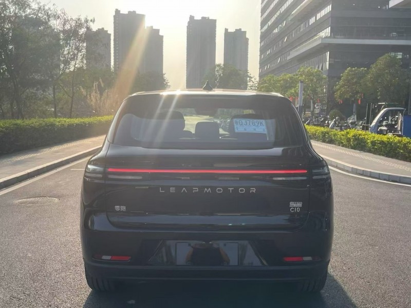 湛江26年零跑汽车C104