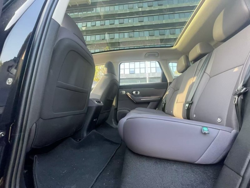 湛江26年零跑汽车C105