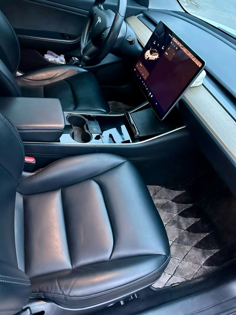 临沂19年特斯拉MODEL 36