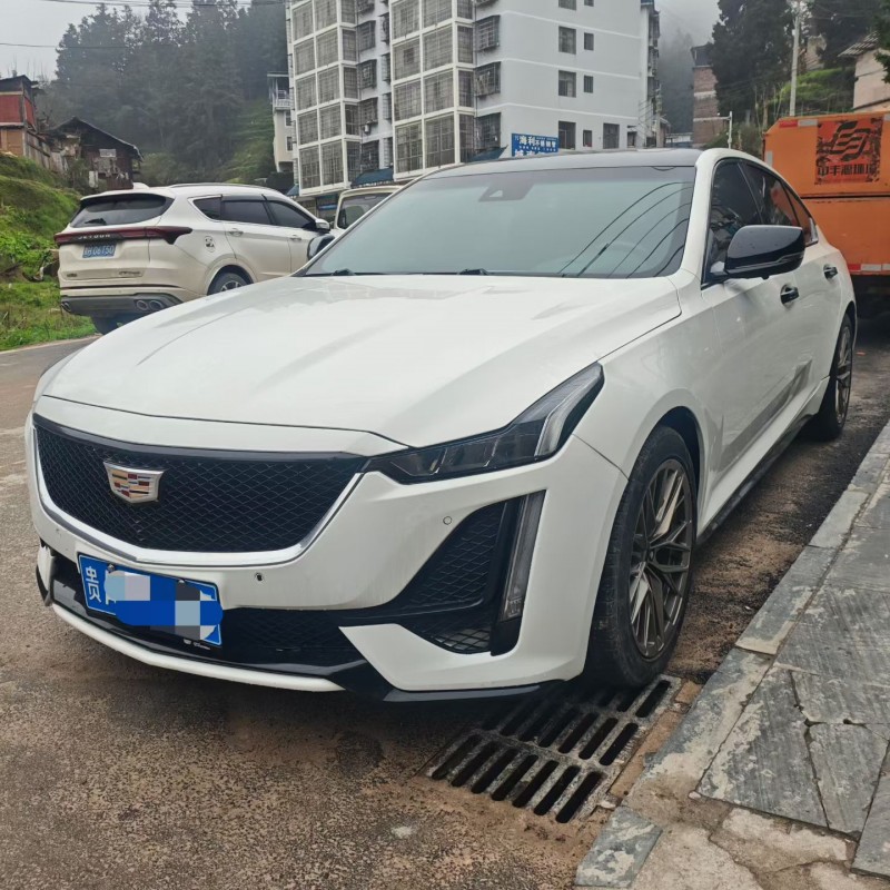 黔东南20年凯迪拉克CT52