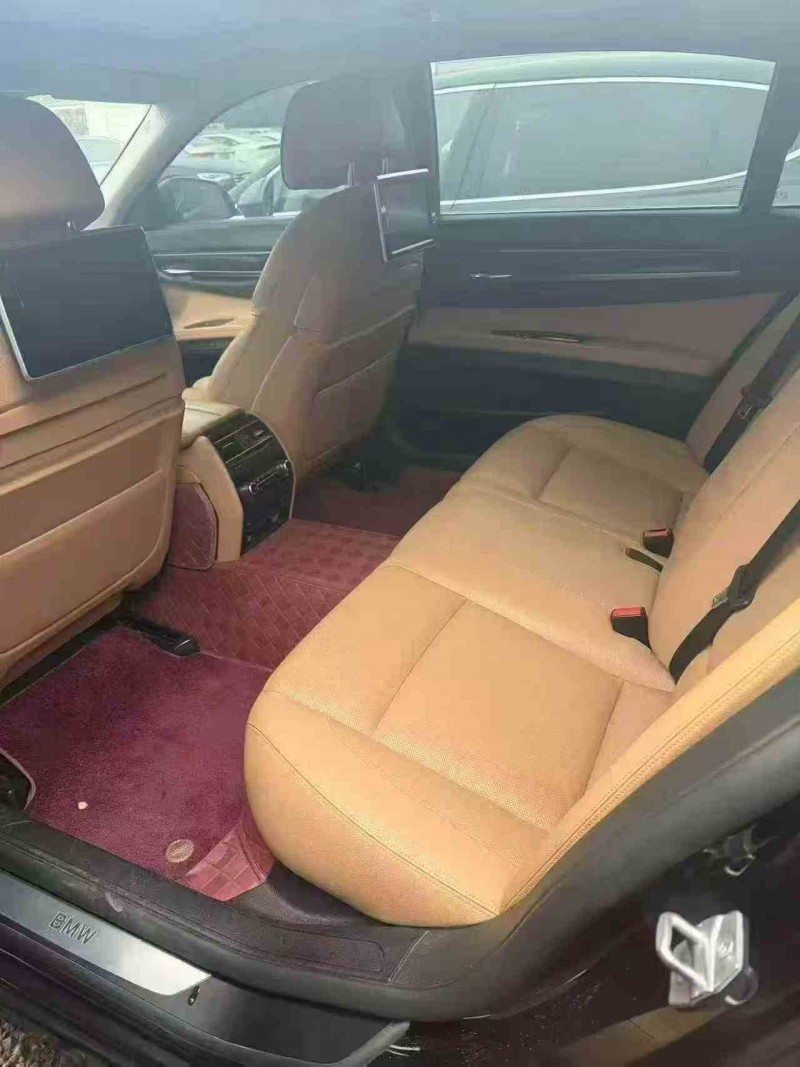 张家界15年宝马7系3