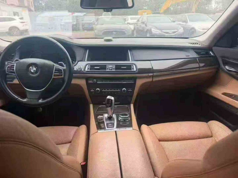 张家界15年宝马7系4