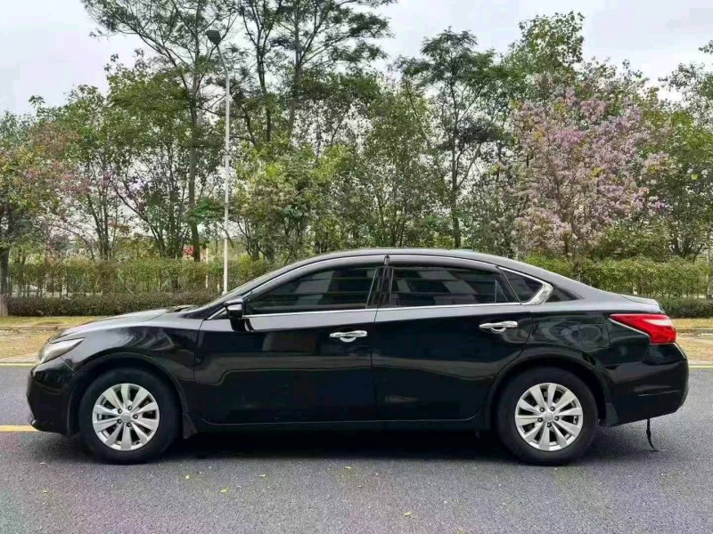 廣州17年日產天籟4