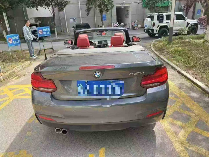重庆21年宝马2系8