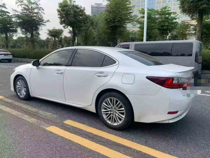 汕头17年雷克萨斯ES7