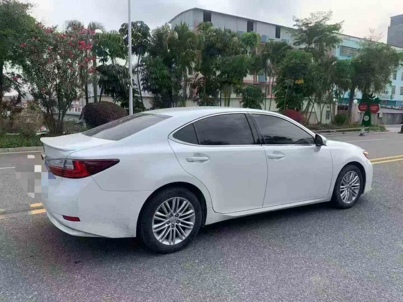 汕头17年雷克萨斯ES8