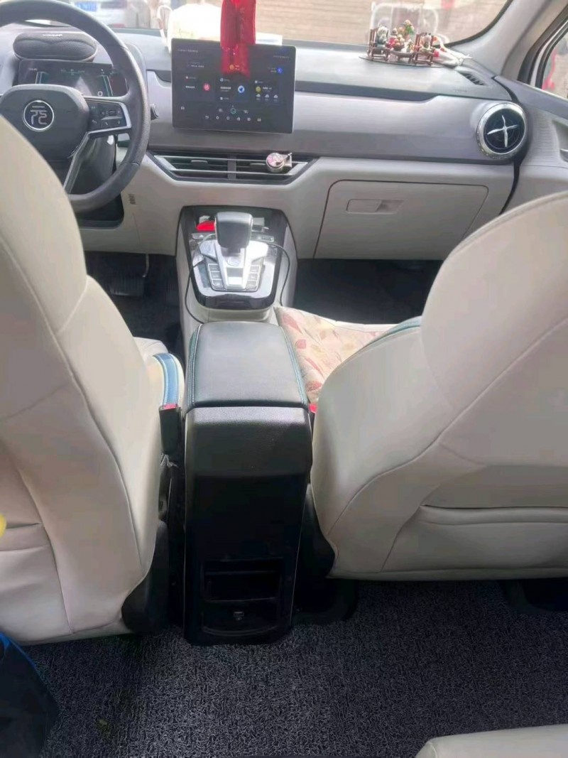 天津23年比亚迪元8