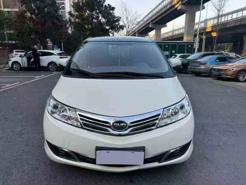 岳阳17年比亚迪M61