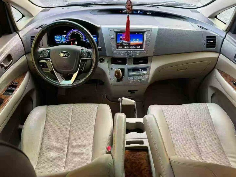 岳阳17年比亚迪M65