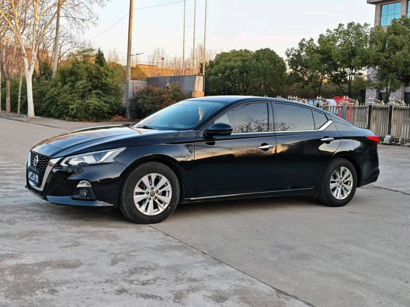 平頂山22年日產天籟2