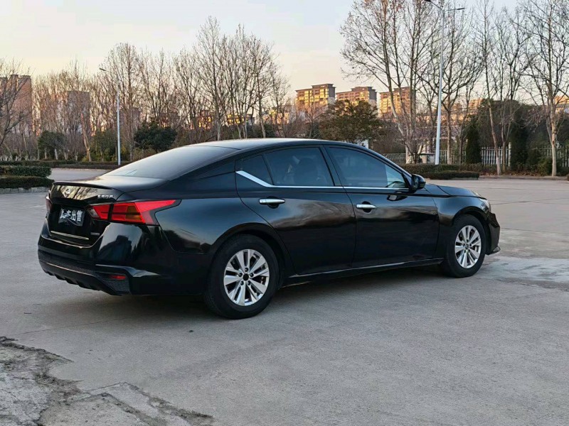 平頂山22年日產天籟8