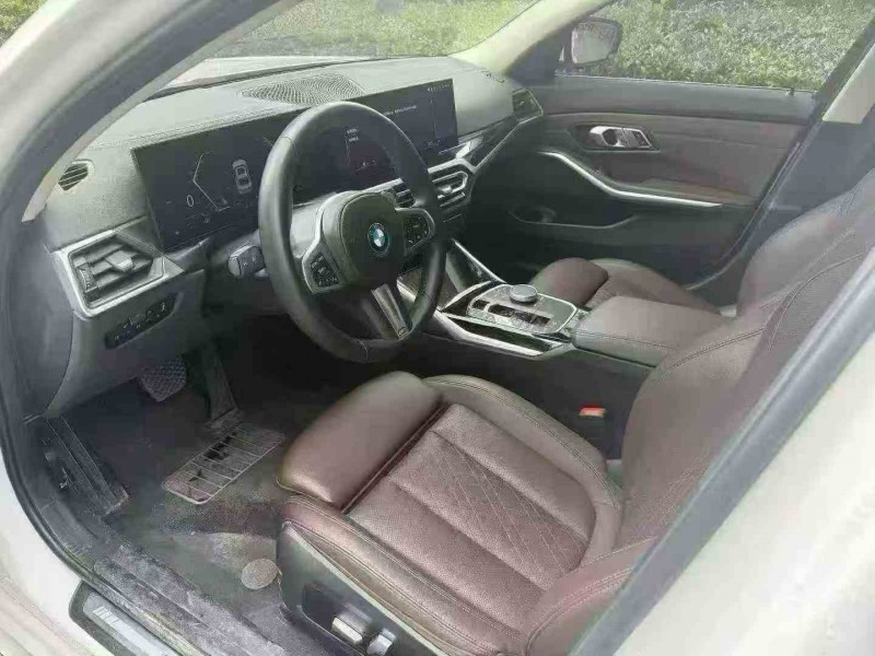 张家界23年宝马3系4