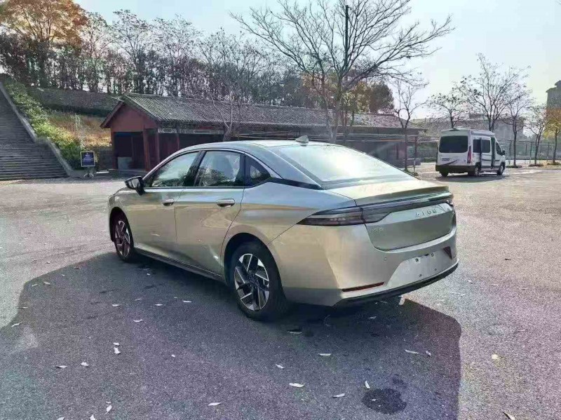 湖州25年传祺埃安S8