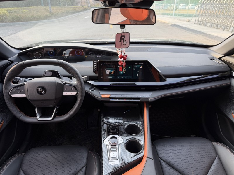 鹽城22年長安汽車UNI6