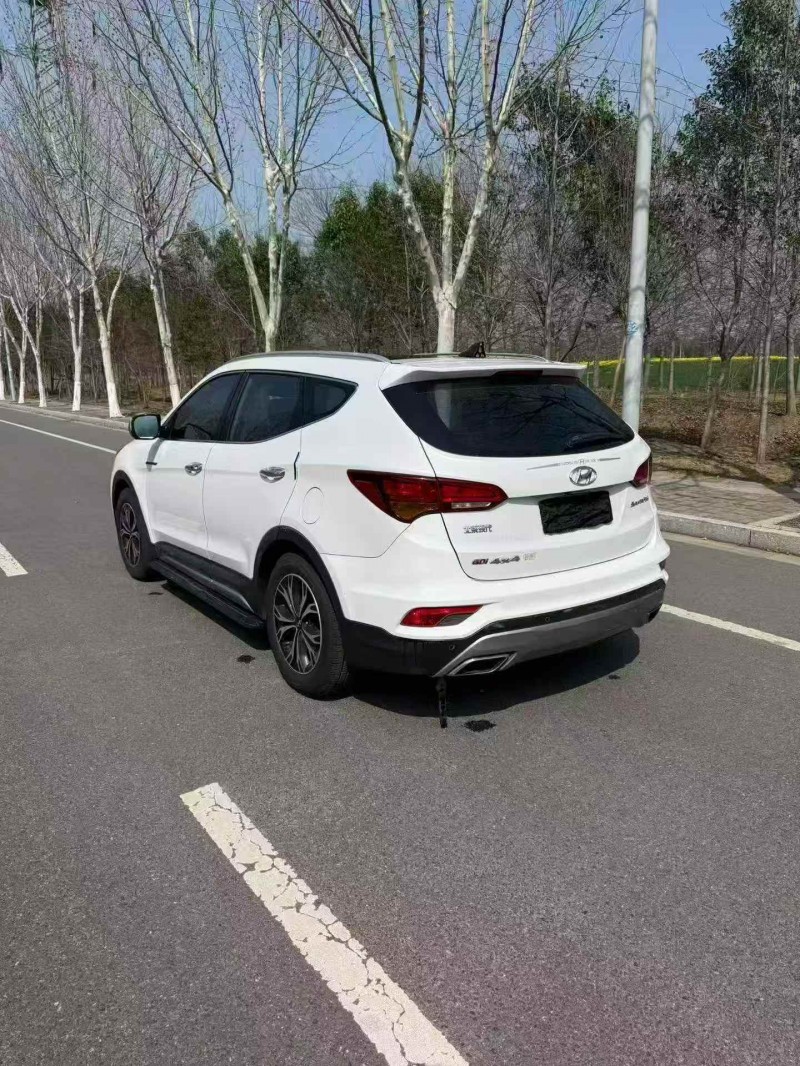 苏州17年现代新胜达8