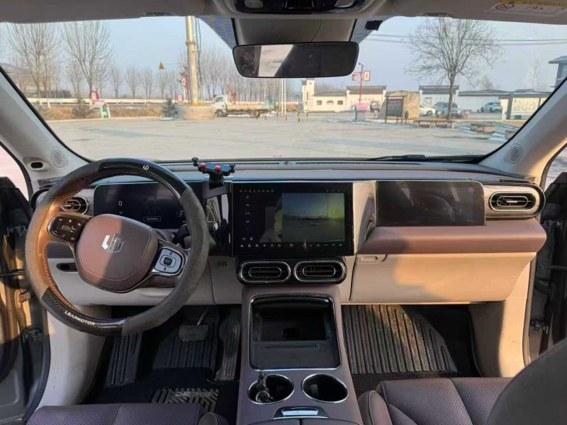 徐州22年零跑汽车C114