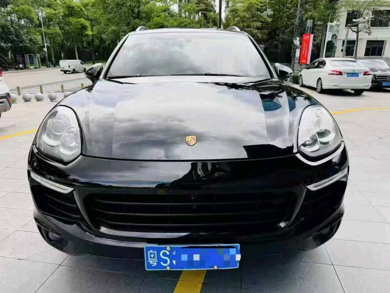 广州16年保时捷卡宴1