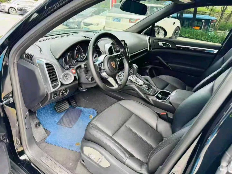 广州16年保时捷卡宴4