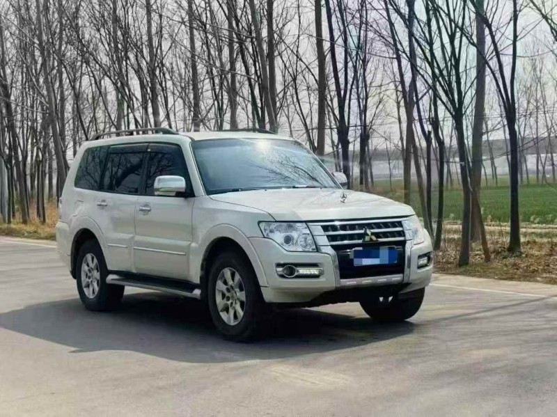 南通20年三菱帕杰罗2