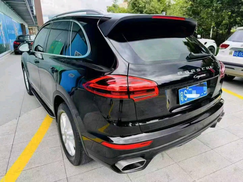 广州16年保时捷卡宴6