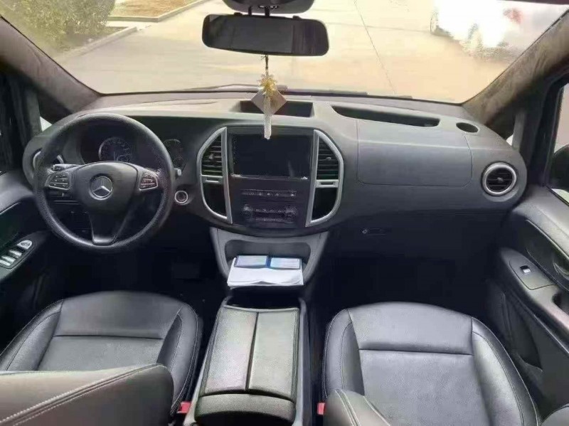 烟台17年奔驰威霆4