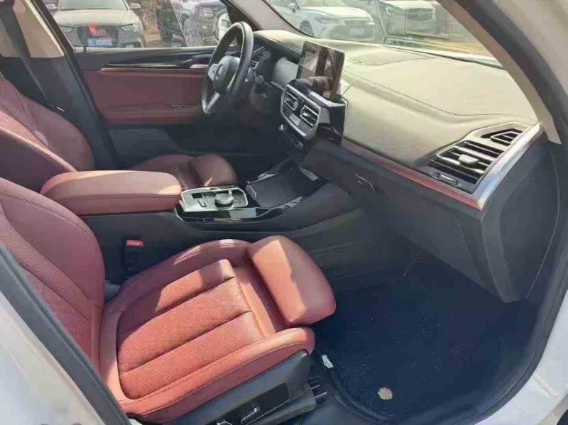 東營24年寶馬IX8