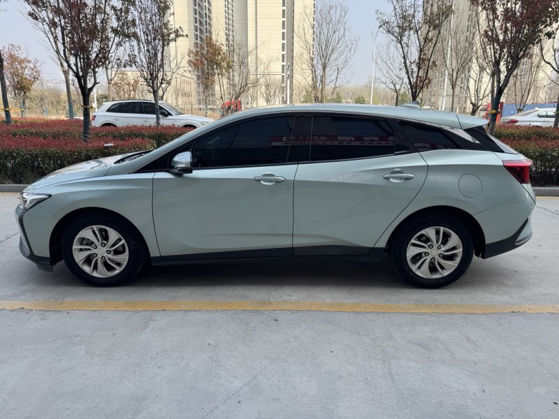 济宁23年别克微蓝8