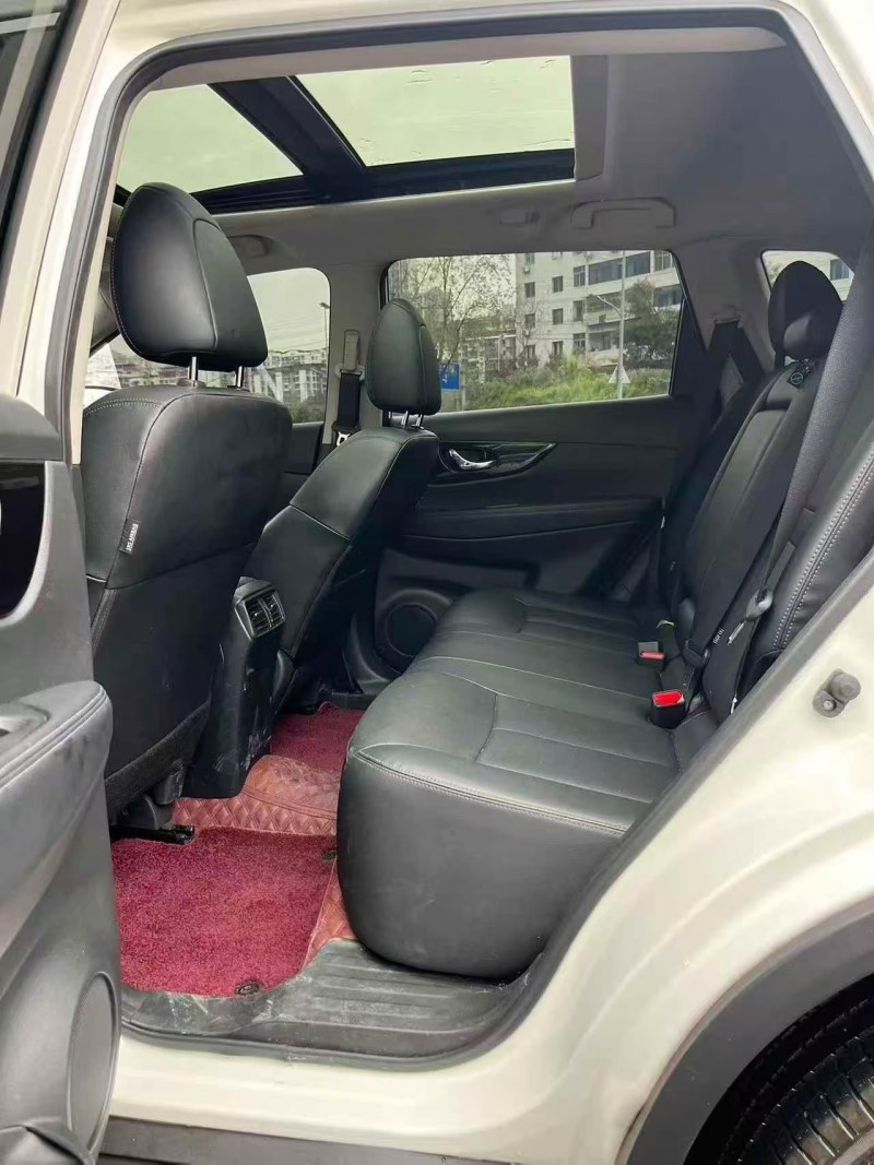 重庆25年日产奇骏5