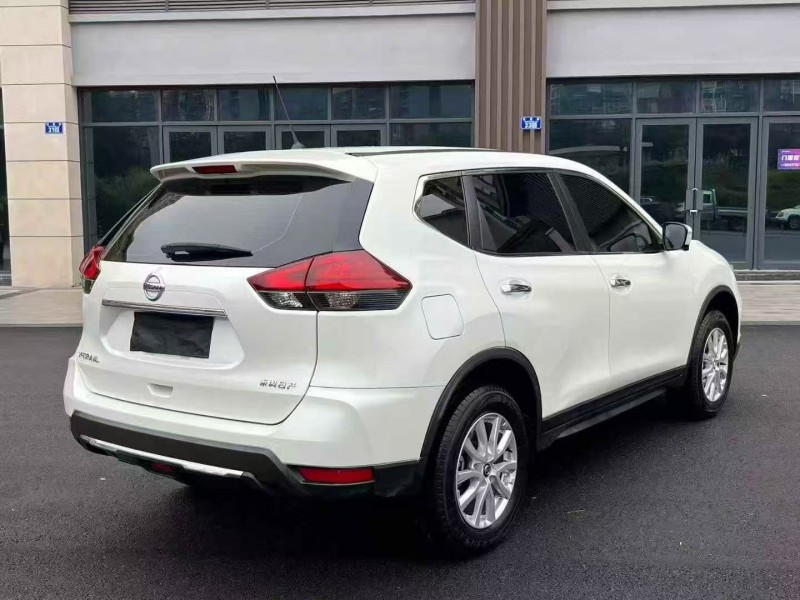 重庆25年日产奇骏8