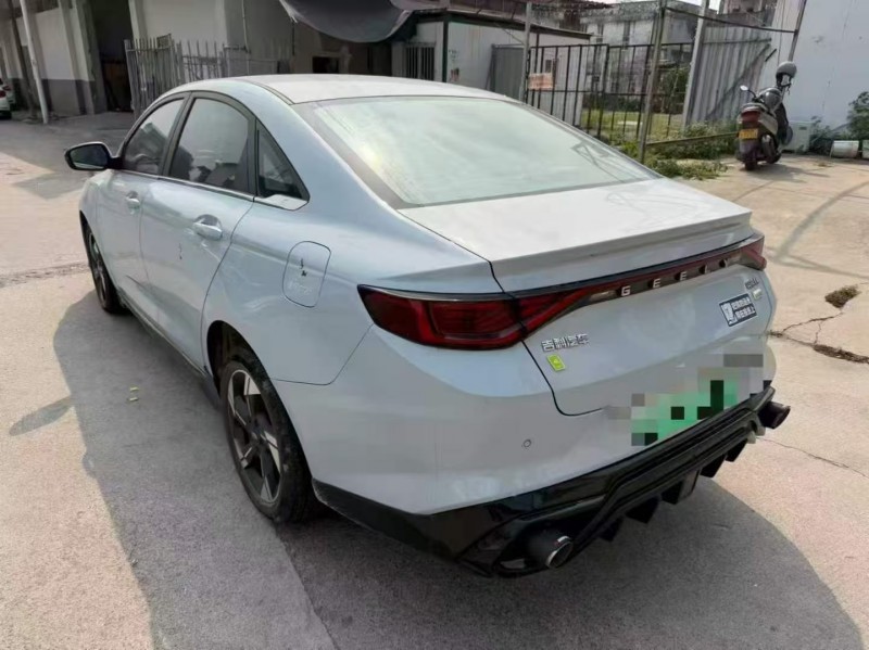 珠海22年吉利帝豪8